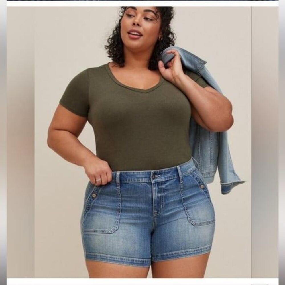 Torrid Backseat Bingo Feel The Fit 5” Vintage Stretch Mid-Rise Jean Shorts 20